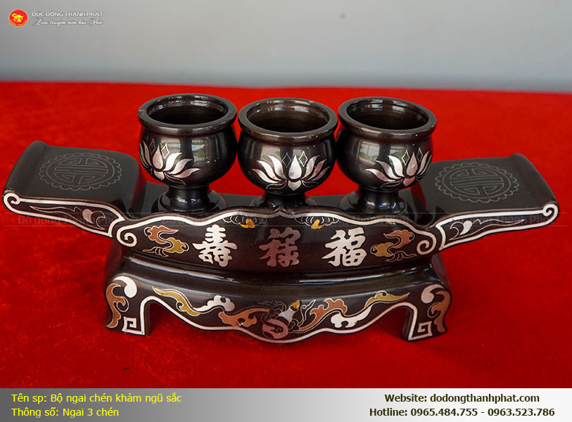 Chi tiết họa tiết mây hóa và đường triện khảm ngũ sắc trên ngai kỷ đồng