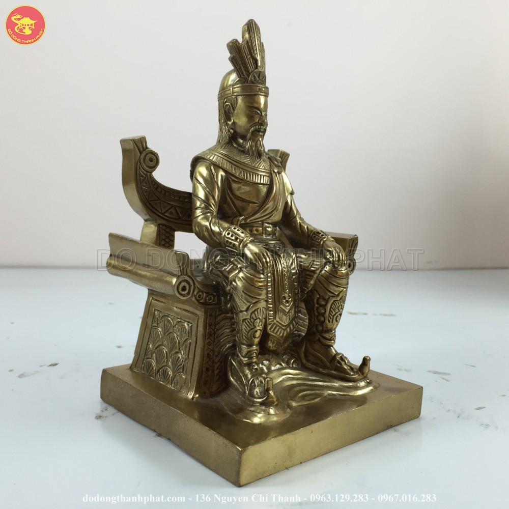 Tượng vua Hùng bằng đồng ngồi