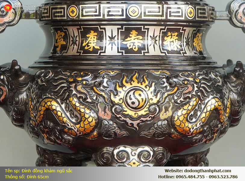 Sự kết hợp màu sắc vàng 24K và bạc trắng trên đỉnh đồng khảm ngũ sắc Song Long nổi