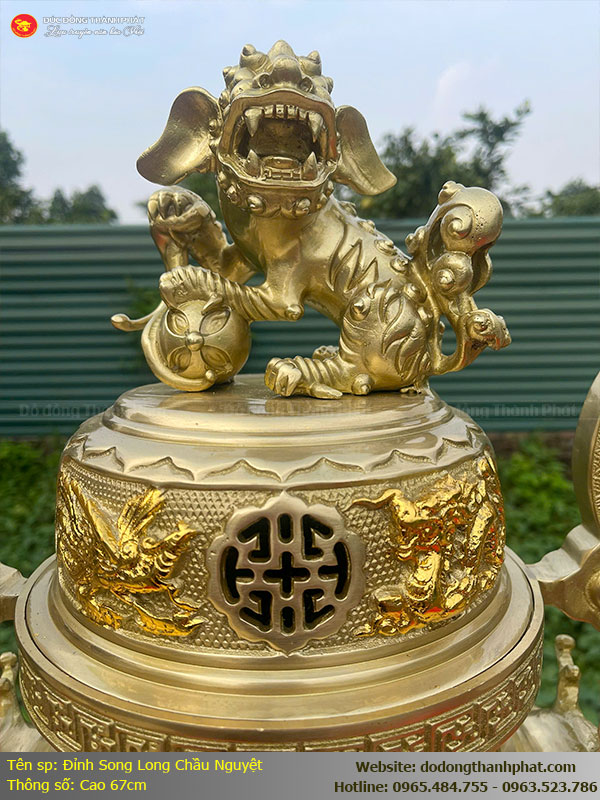 Hình tượng con Nghê vờn mây trên nắp đỉnh đồng cao 67cm giúp trấn trạch và bảo vệ gian thờ