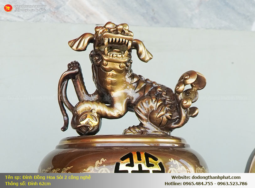Ảnh thực tế trọn bộ tam sự đỉnh nến hoa sòi đồng 2 công nghệ cao 65cm tại showroom Đồ Đồng Thành Phát