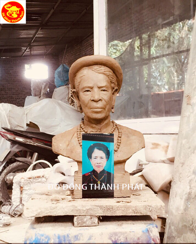 đúc tượng chân dung cụ bà