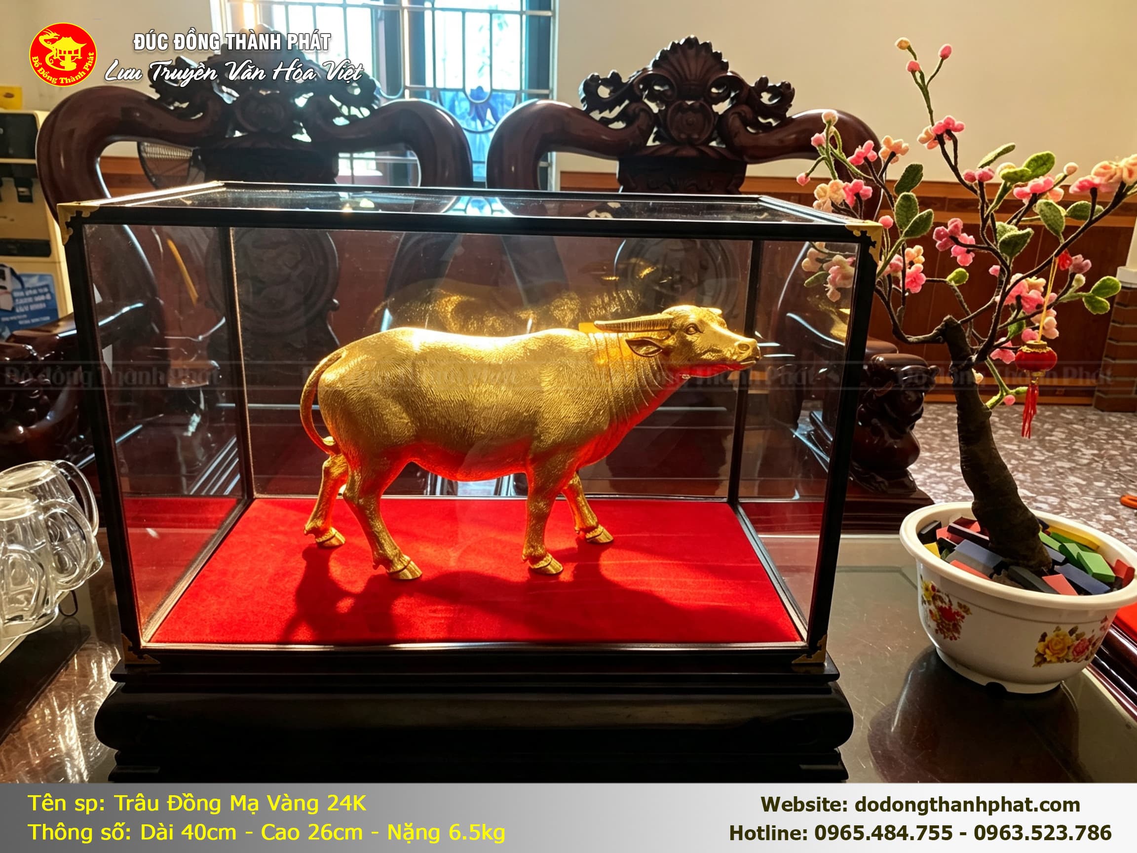 Tượng Trâu nặng 6,5kg — đúc từ đồng nguyên chất đặc chắc, dáng đi vững chãi, tạo thế ổn định và bền vững
