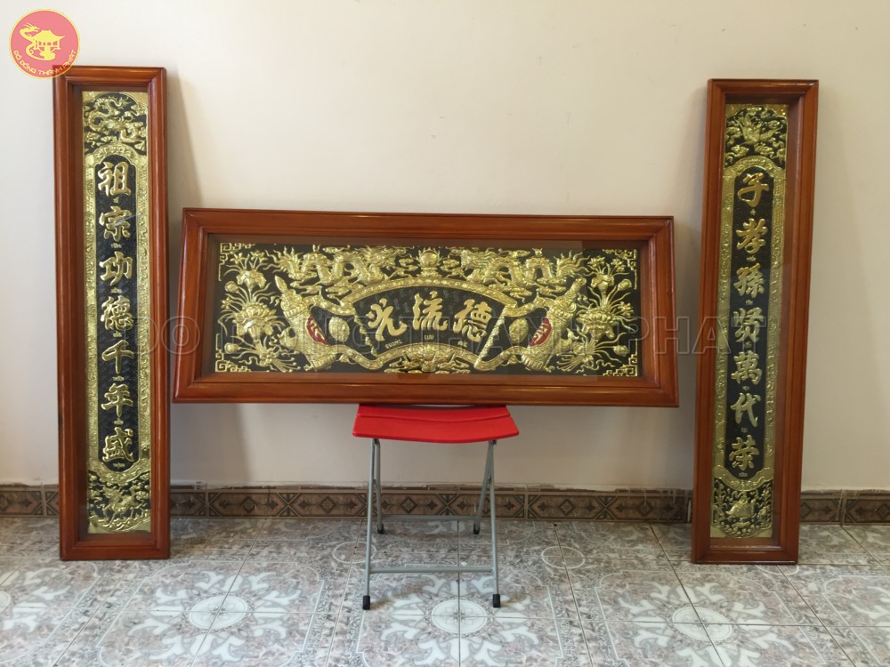 Bộ hoành phi câu đối đồng vàng khung gỗ dài 1,55m, rộng 59 cm