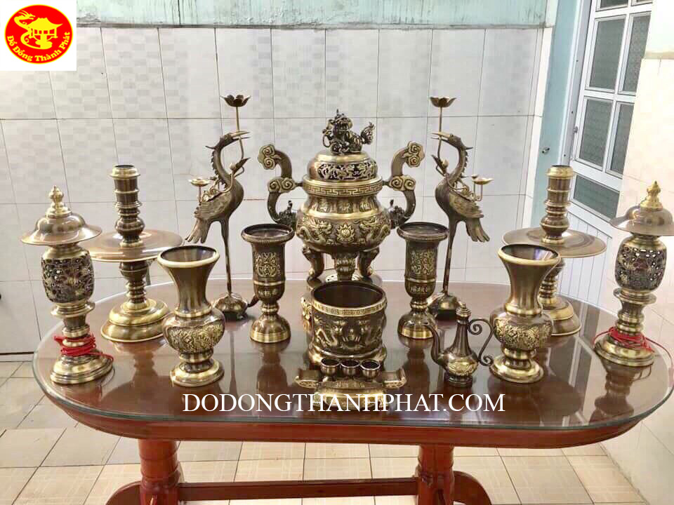 Bộ đồ thờ cúng đầy đủ bằng đồng