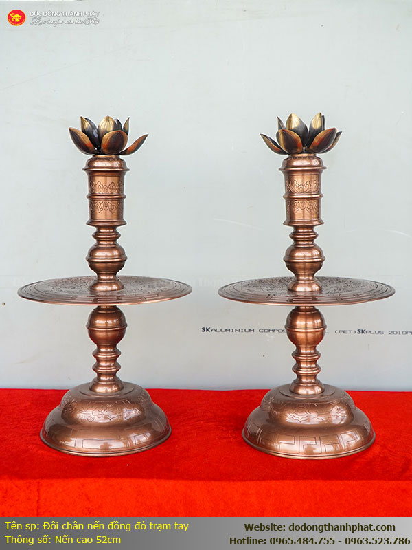 Đôi Chân Nến Đồng Đỏ Cao 52cm – Ánh Sáng Uy Nghi Trên Ban Thờ Đại