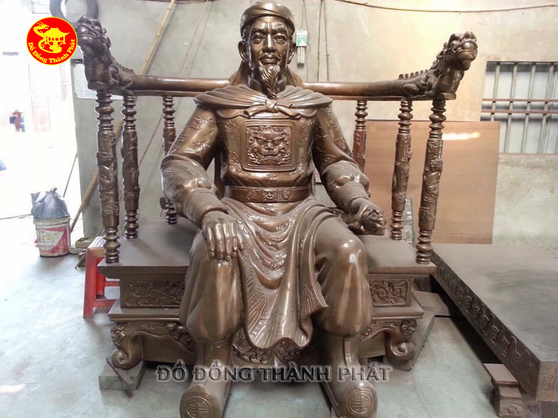 Đúc tượng đồng Trần Hưng Đạo ngồi