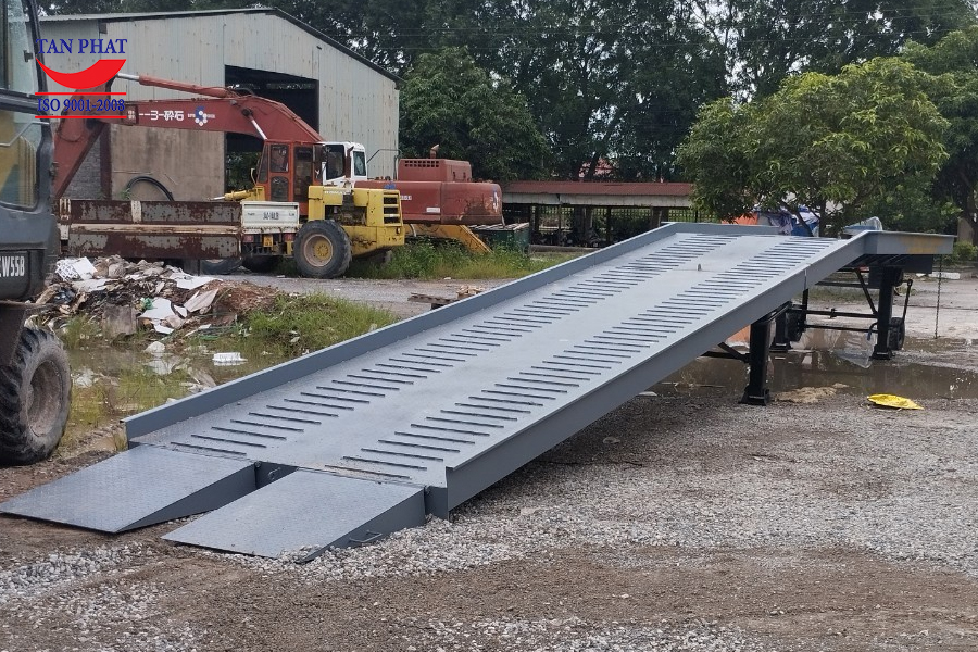 Hướng dẫn vận hành và bảo quản cầu dẫn xe nâng đúng cách