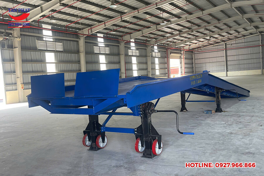 Cầu dẫn xe nâng Tân Phát cam kết bảo hành từ 12 - 24 tháng
