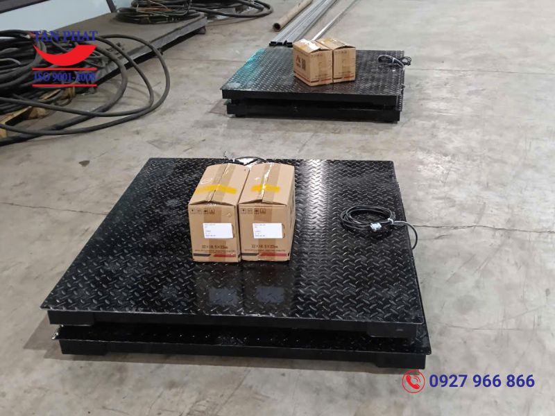 Cân điện tử 2 tấn kích thước 1.2mx1.2m vận hành ổn định, độ chính xác cao
