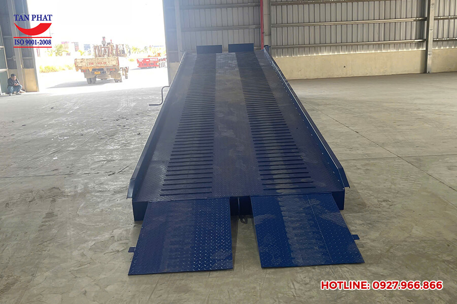 Hình ảnh cầu lên container 10 tấn dài 13m tại Hải An,Hải Phòng