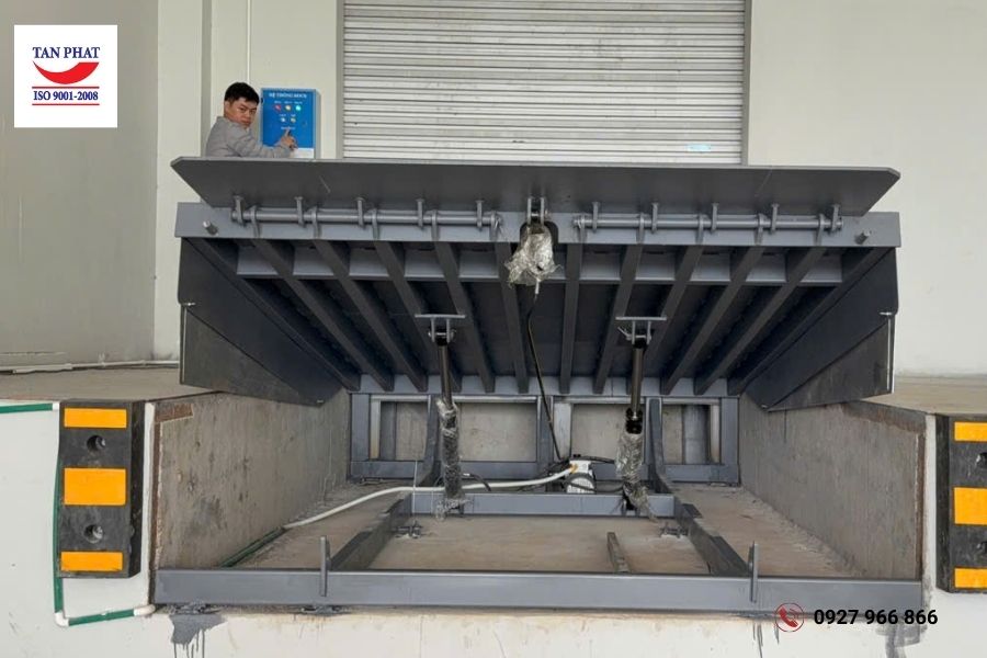 Dock Leveler 8 tấn tại Ninh Bình
