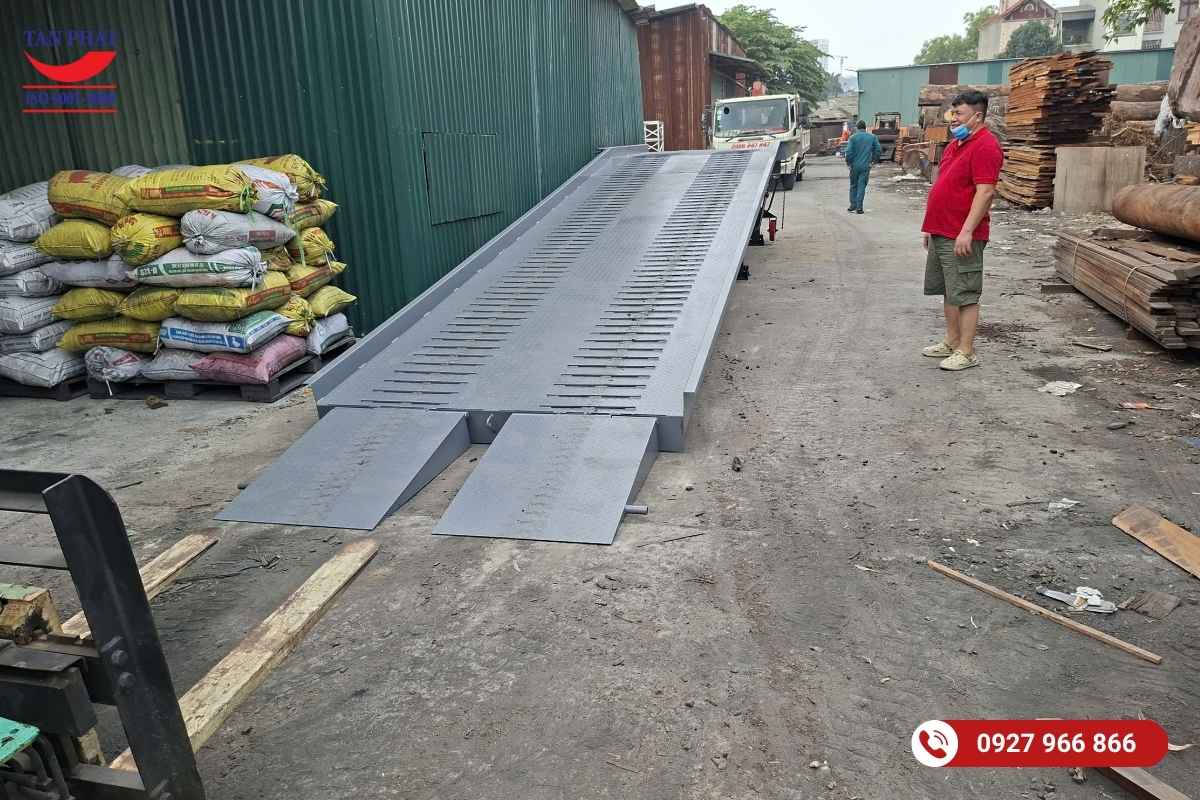 Lắp Đặt Cầu Dẫn Xe Nâng 10 Tấn Tây Mỗ