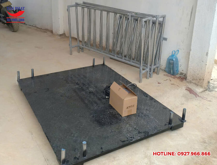 Cân điện tử 2 tấn thiết kế có lồng giao tại Thanh Hóa