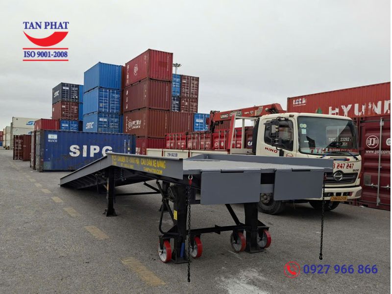 Bàn giao cầu dẫn lên container 8 tấn tại Cảng Đình Vũ, Hải Phòng