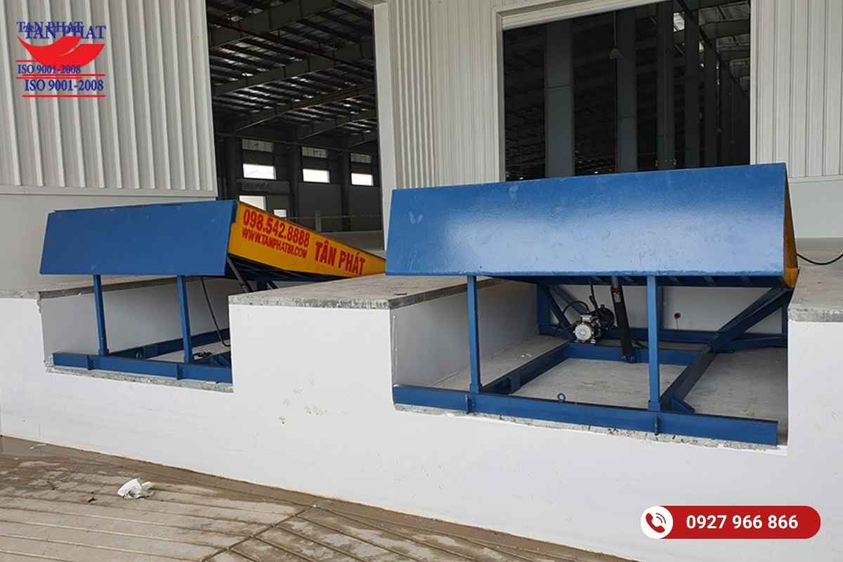 Sàn nâng thủy lực 1 xylanh do Tân Phát lắp đặt