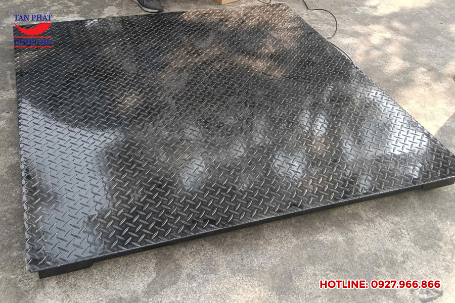 Cân sàn điện tử 3 tấn giao tại Hà Nam 