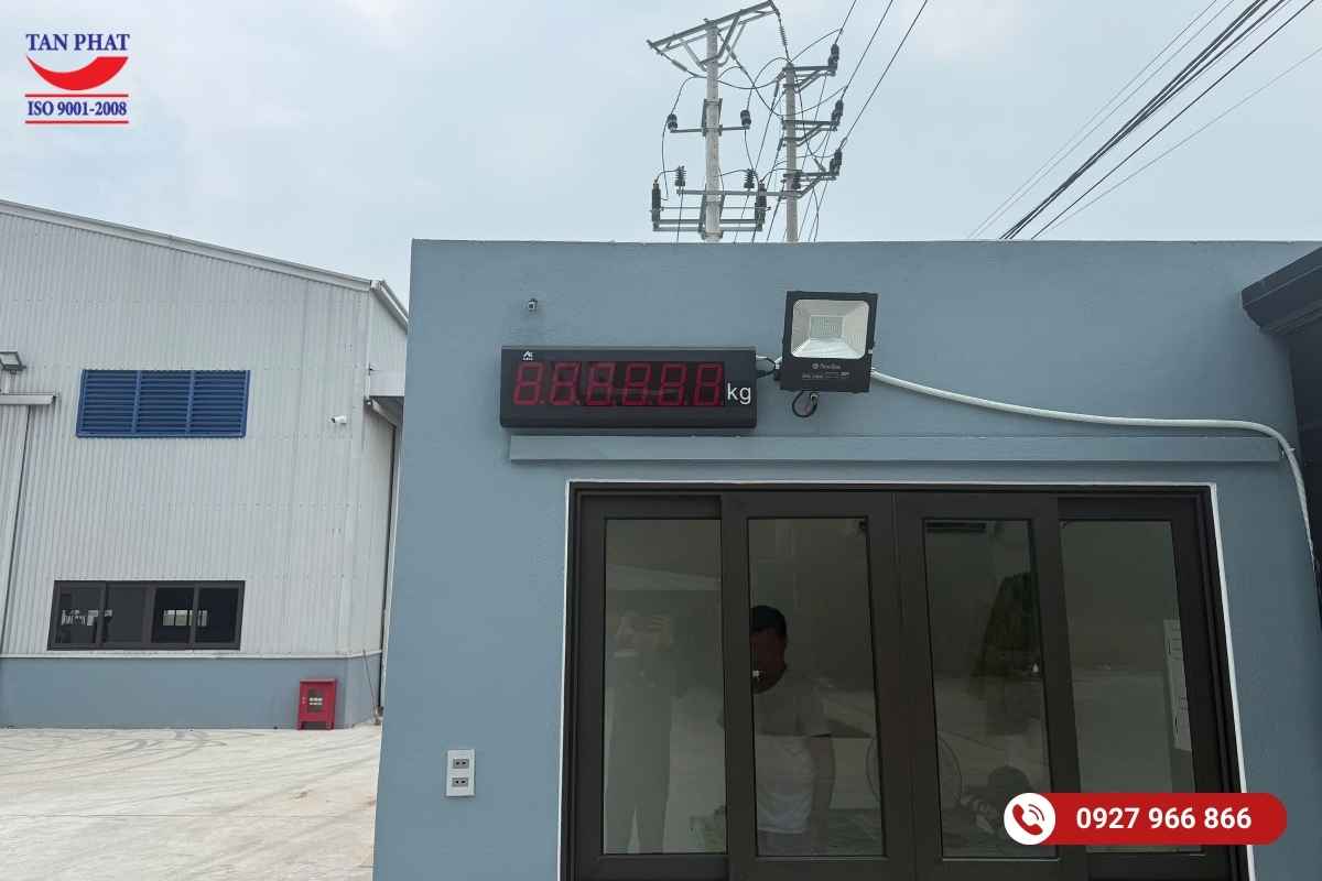 Màn hình hiển thị phụ DPM - 5S ở nhà điều hành trạm cân 80 tấn tại Quảng Ninh
