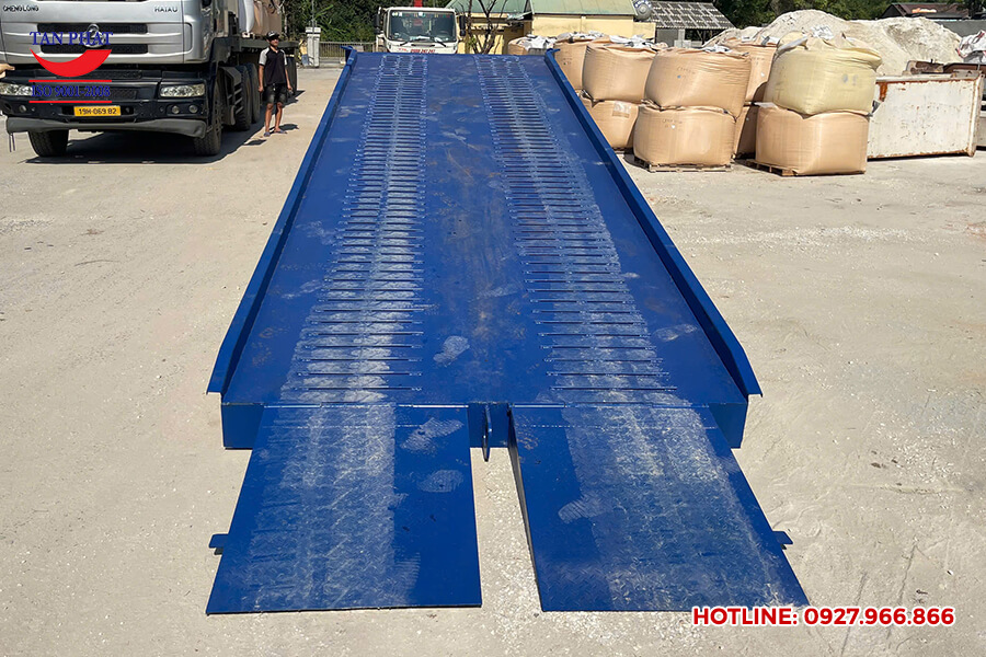 Cầu dẫn xe nâng bàn giao tại KCN Thụy Khê, Nông Trang, Phú Thọ