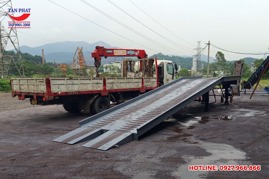 Cầu lên container 8 tấn tại Phú Thọ