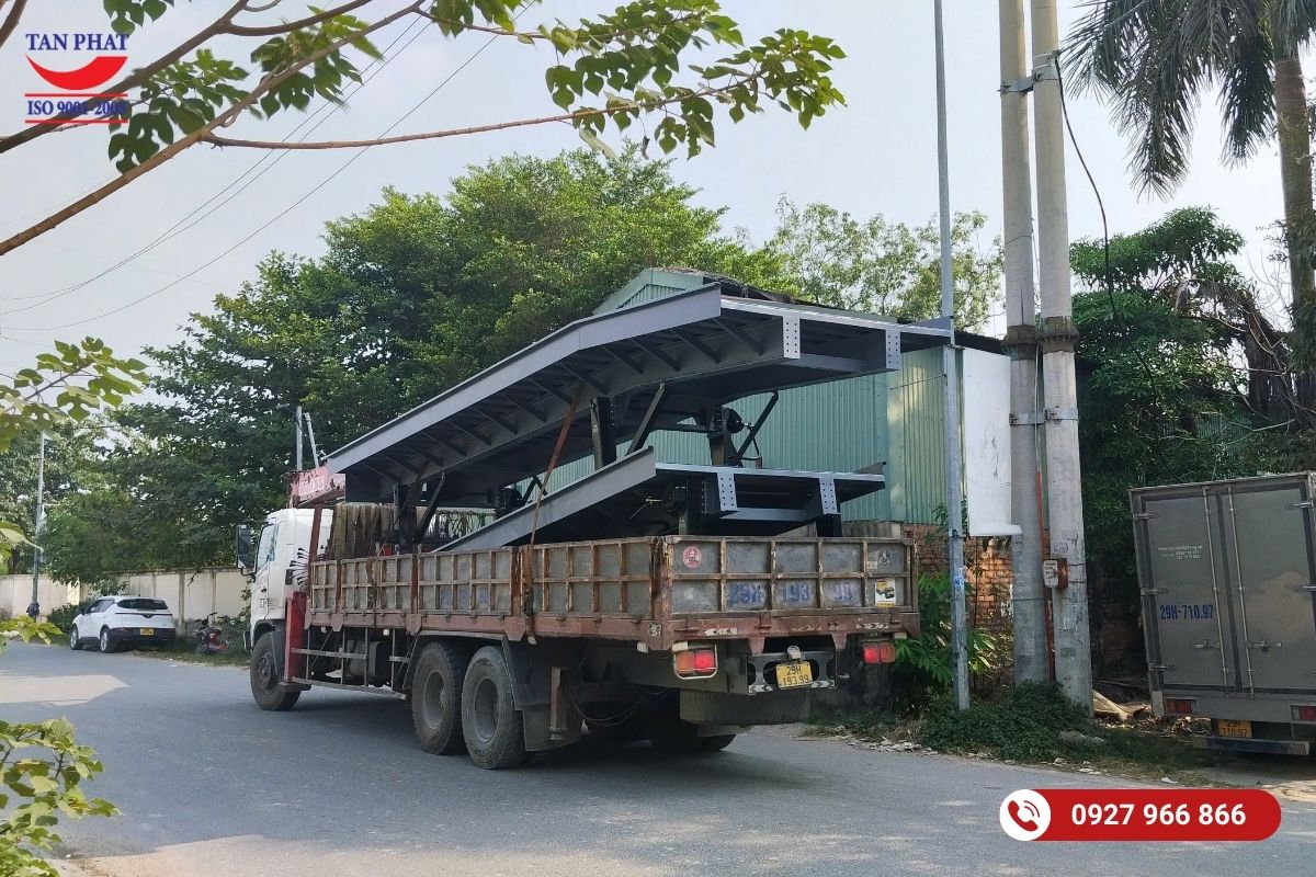 Cầu dẫn xe nâng 10 tấn Hải Phòng được bàn giao cho doanh nghiệp