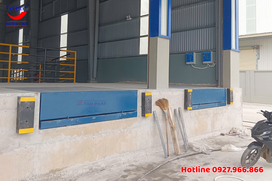So sánh Dock leveler có hố và Dock levler không hố - Đâu là giải pháp hoàn hảo?