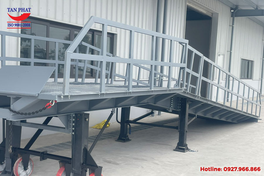 Bàn giao cầu dẫn lên cont 10 tấn lan can hộp tại KCN Thái Hà, Hà Nam 