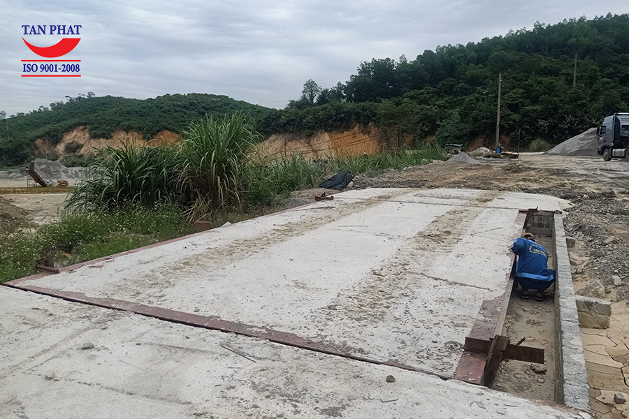 Thiết bị sau khi lắp đặt trong cân ô tô bàn cân bê tông, sẽ được kiểm tra kỹ lưỡng để tiến hành quá trình hiệu chuẩn cân một cách chính xác nhất