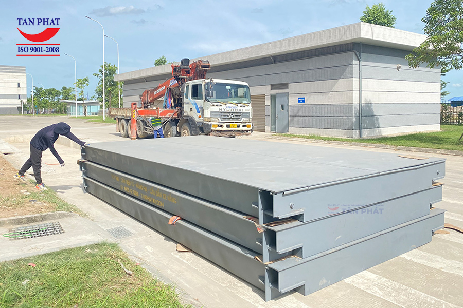 Bàn cân điện tử 60 tấn dài 18m lắp tại Hà Nam.