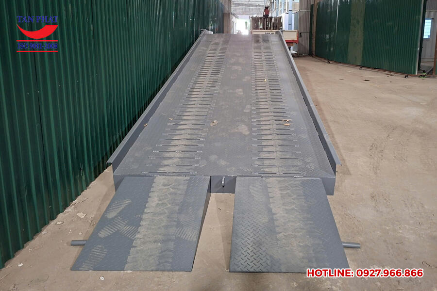 Bán cầu dẫn lên container 8 tấn tại Hà Nội