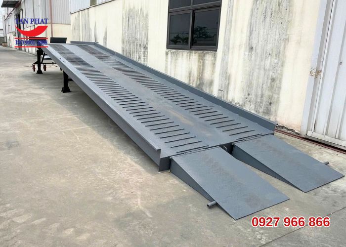 Bàn giao cầu dẫn xe nâng 10 tấn tại Hưng Yên