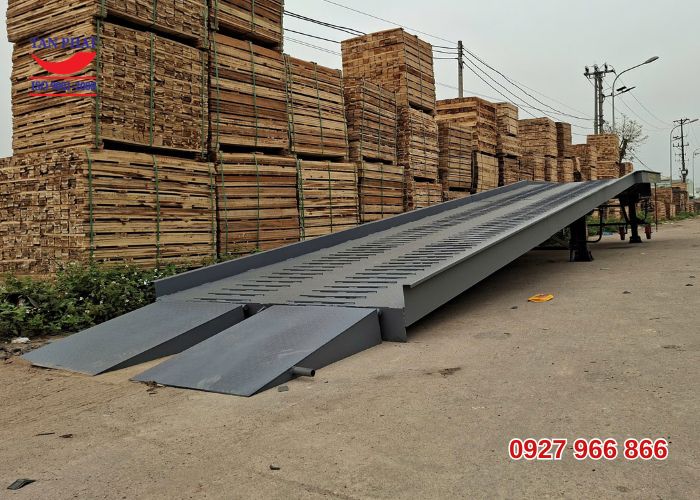 Bàn giao cầu dẫn xe nâng tại Thái Nguyên