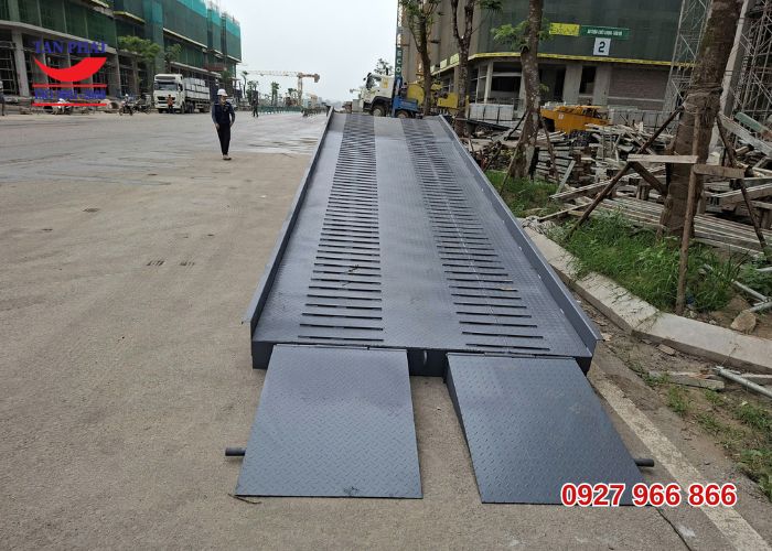 Bàn giao cầu lên container 10 tấn dài 13m giao tại Phủ Lý, Hà Nam