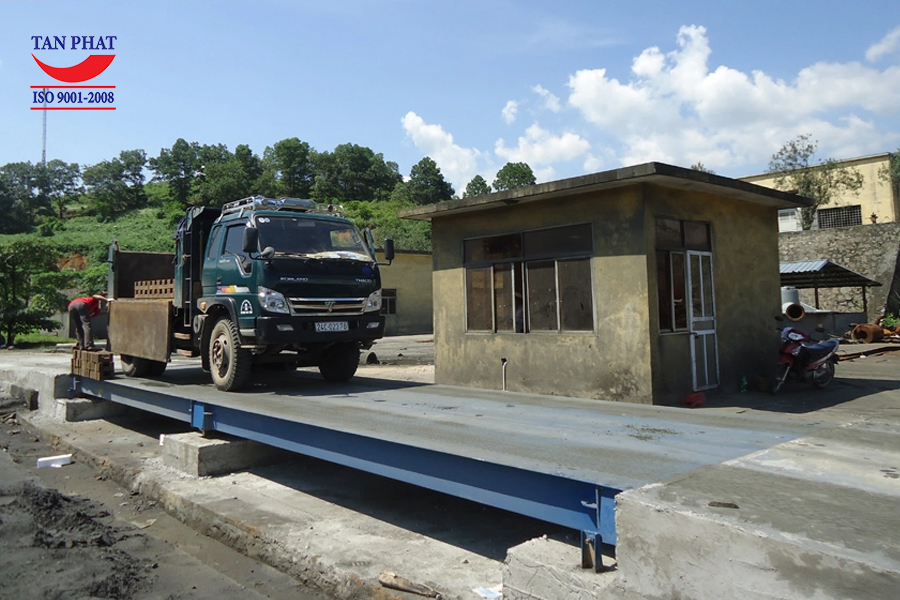 Cân điện tử 100 tấn (12x3m) lắp đặt tại Hòa Bình.