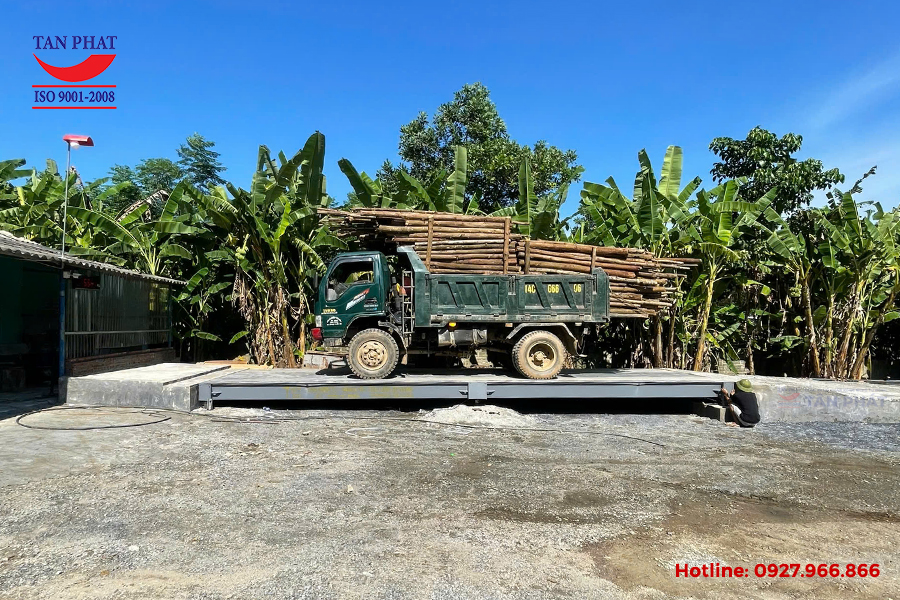 Trạm cân ô tô 80 tấn dài 10m được Tân Phát lắp đặt kiểu nổi tại tỉnh Hà Giang.