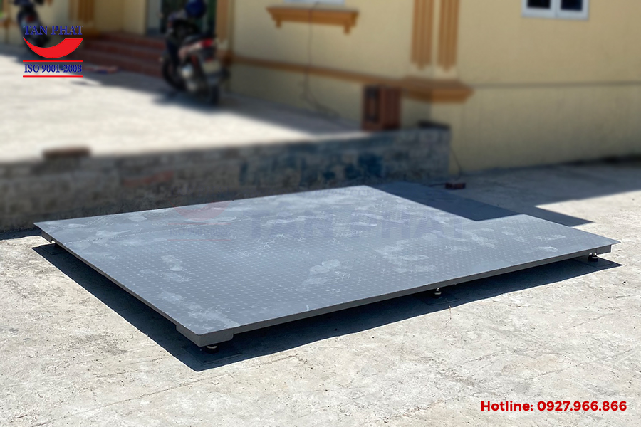 Cân sàn điện tử 5 tấn kích thước 3.2mx2m do hãng Cân Tân Phát lắp đặt và bàn giao tại Hải Phòng.