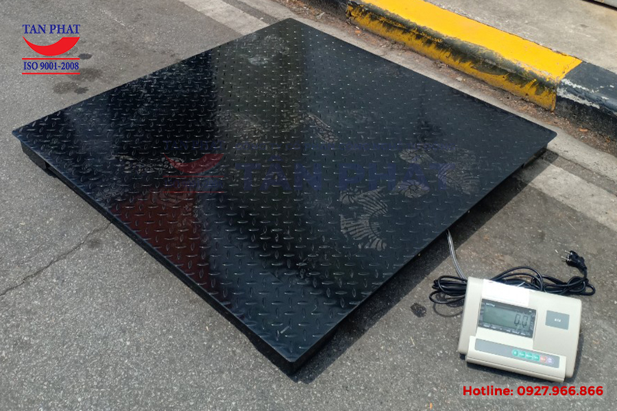 Cân sàn điện tử 500kg kích thước (1.2m x 1.2m) sử dụng đầu cân điện tử A12 Yaohua và loadcell SQB Keli cho khả năng cân trọng lượng cơ bản, cân trừ bì, cân động vật...