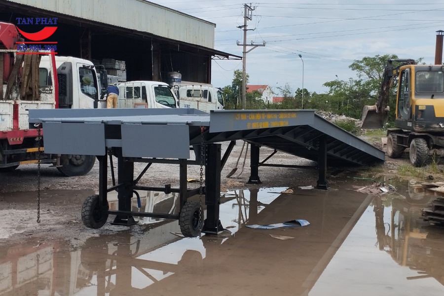 Cầu container 8 tấn lắp tại Ninh Bình.