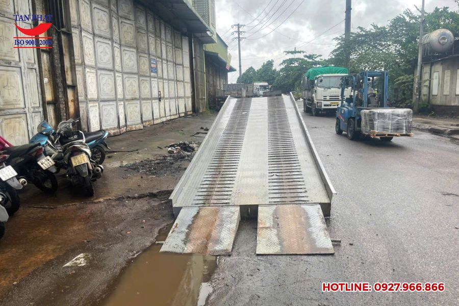 Cầu container cũ