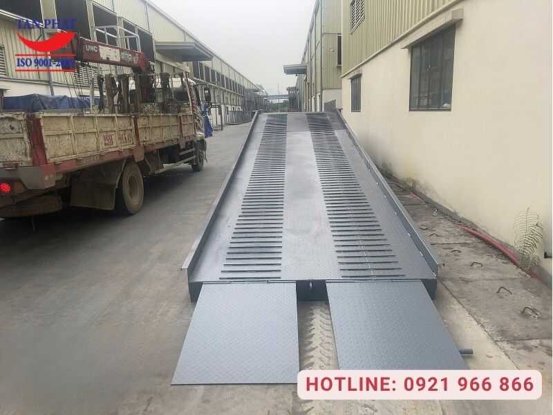 Dự án bàn giao và lắp đặt cầu dẫn container 12 tấn tại Ninh Bình