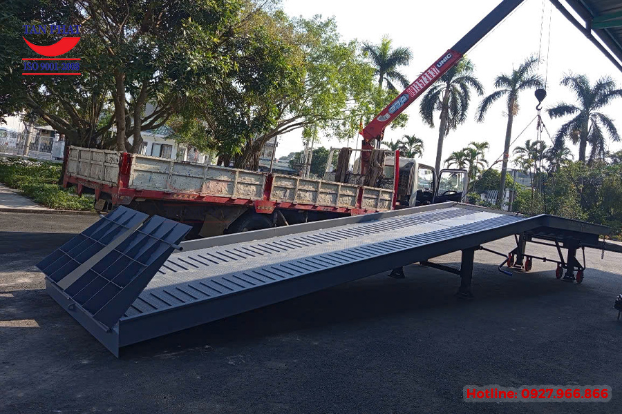 Cầu dẫn lên container 10 tấn tại Hưng Yên