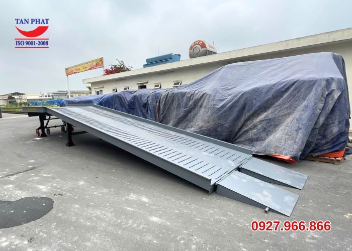 Cầu lên container 8 tấn dài 11m giao tại Thái Bình