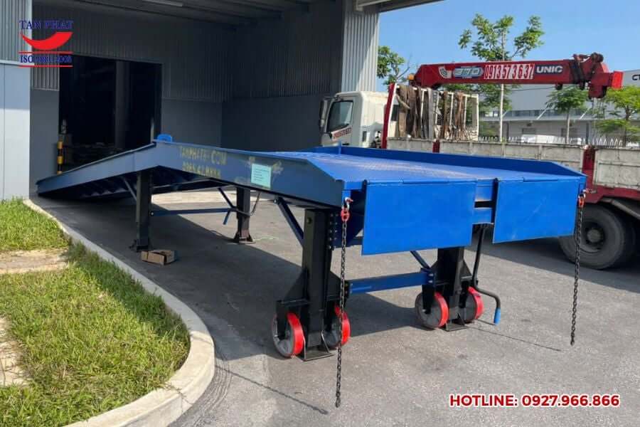 Bàn giao cầu dẫn xe nâng 10 tấn tại Hà Nội