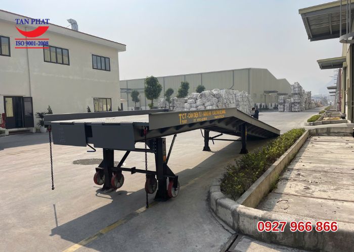 Cầu dẫn xe nâng 12 tấn dài 11m do Tân Phát sản xuất