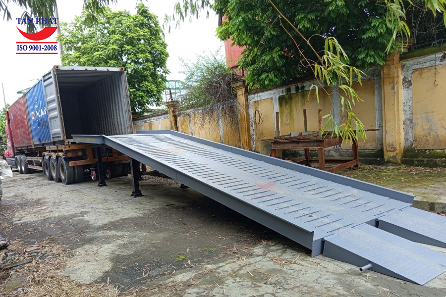 Mẫu cầu dẫn lên container 10 tấn do Tân Phát sản xuất và cung cấp trực tiếp.
