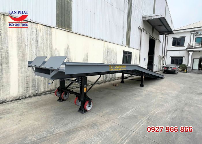 Bàn giao cầu dẫn xe nâng 10 tấn dài 13m tại Hưng Yên