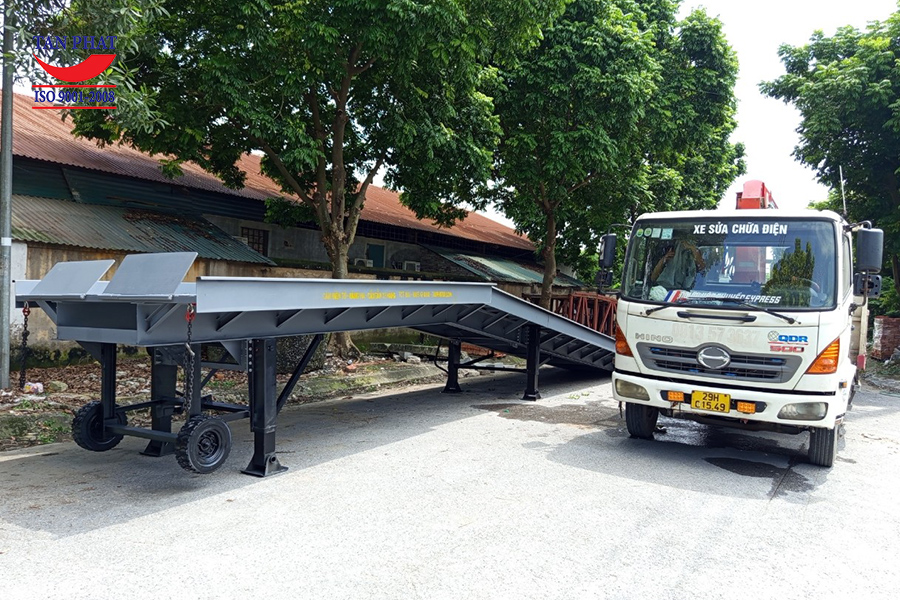 Cầu lên container 12 tấn bàn giao tại KCN Quế Võ II, Bắc Ninh.