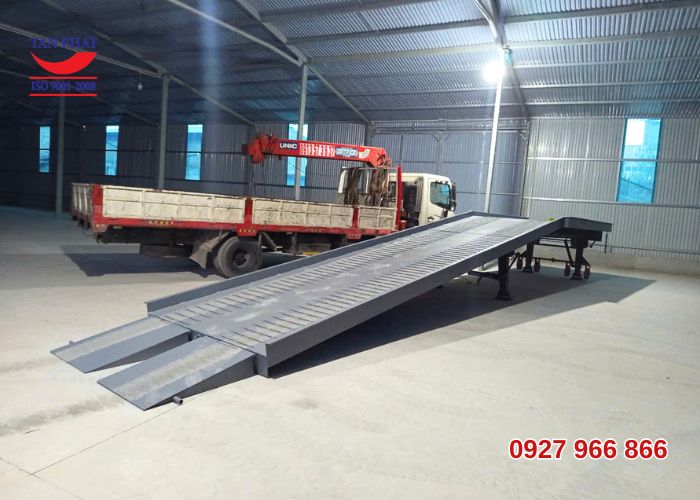 Cầu lên container 12 tấn dài 13m 