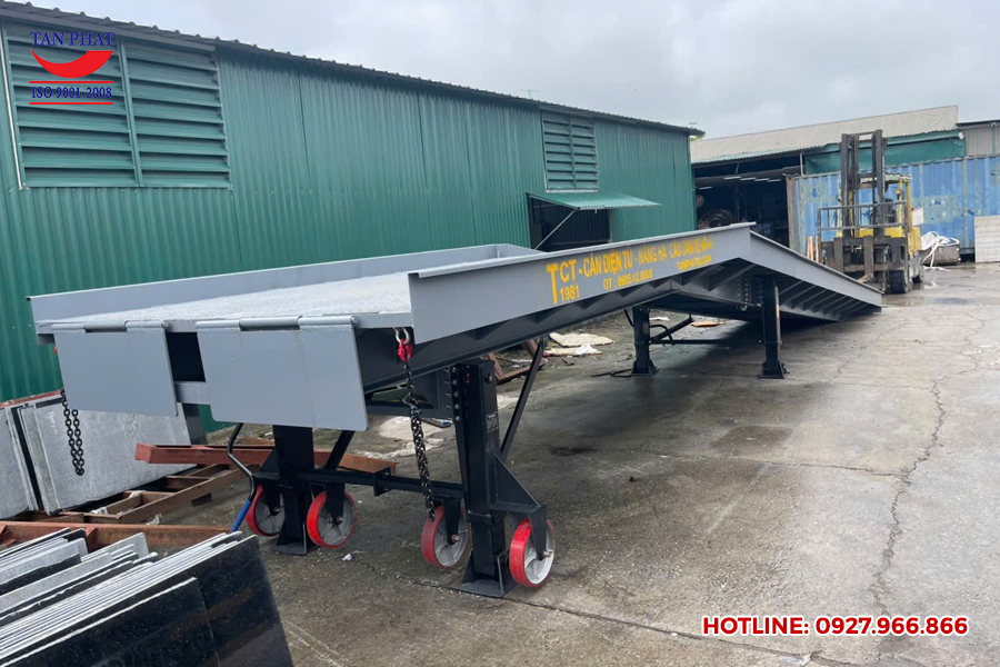 Cầu lên container tại Hà Nội