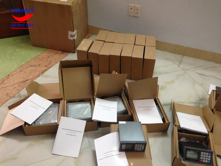 Đầu cân băng định lượng BST-100 được hãng Cân Tân Phát nhập khẩu với đầy đủ co, cq, phụ kiện 
